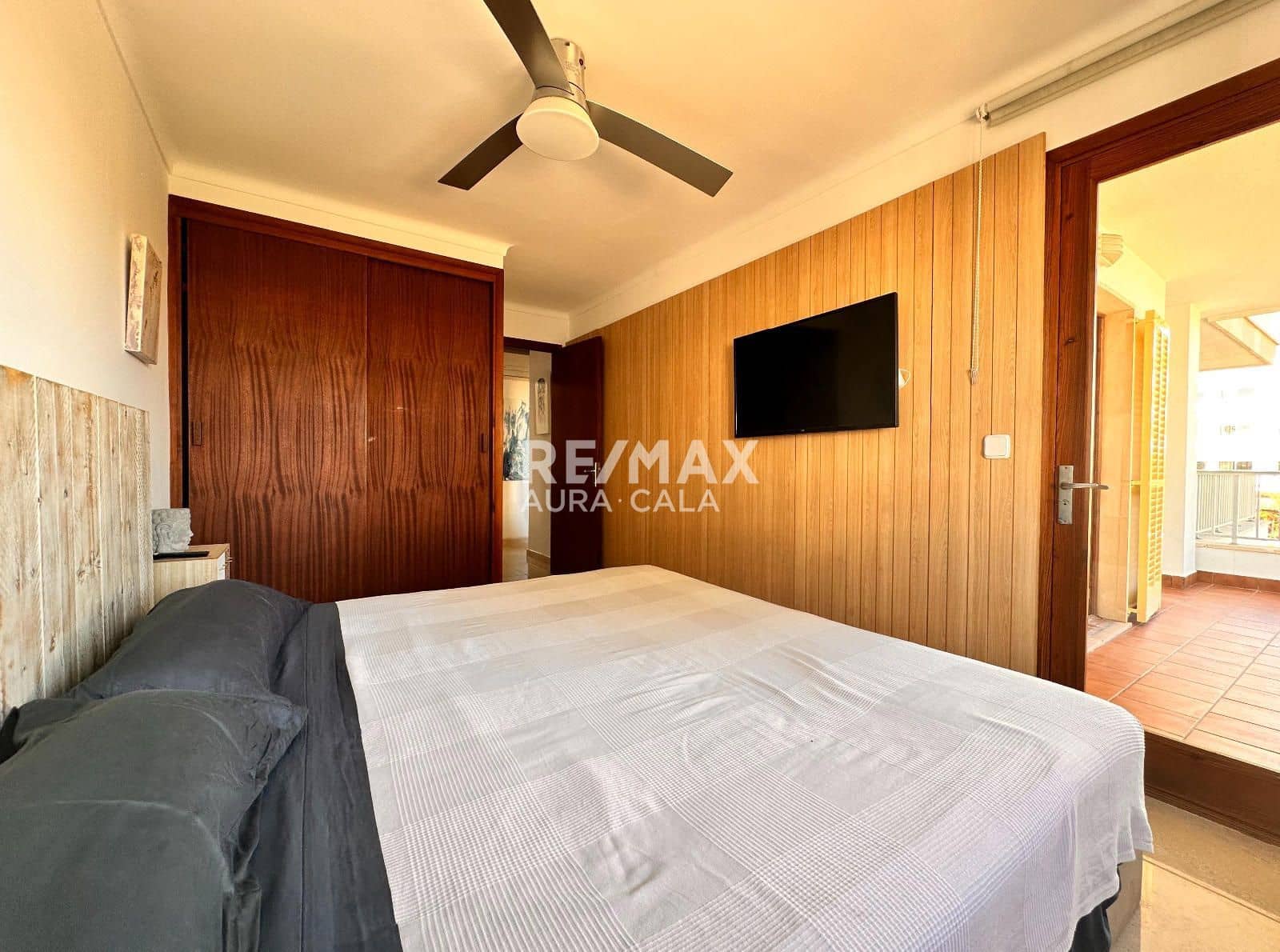3 bedroom Flat for sale in Platja d'Alcudia with garage - € 670,000 (Ref: 10125223)