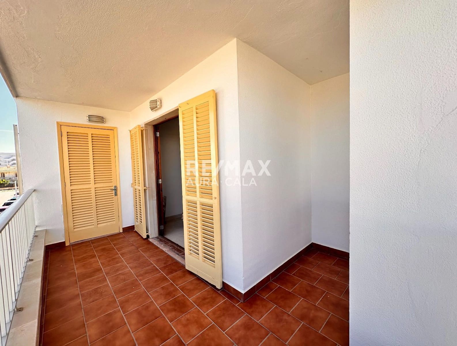 3 bedroom Flat for sale in Platja d'Alcudia with garage - € 670,000 (Ref: 10125223)