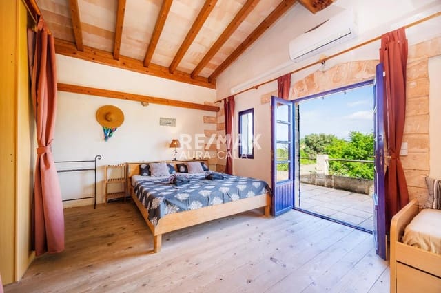 Chalet de 4 habitaciones en Sant Llorenç des Cardassar en venta con piscina - 1.849.000 € (Ref: 9456556)