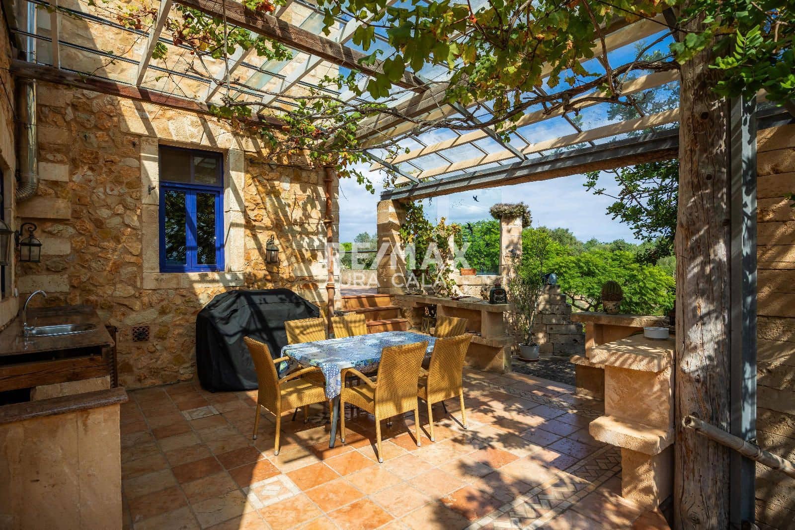 4 bedroom Villa for sale in Sant Llorenc des Cardassar with pool - € 1,849,000 (Ref: 9456556)