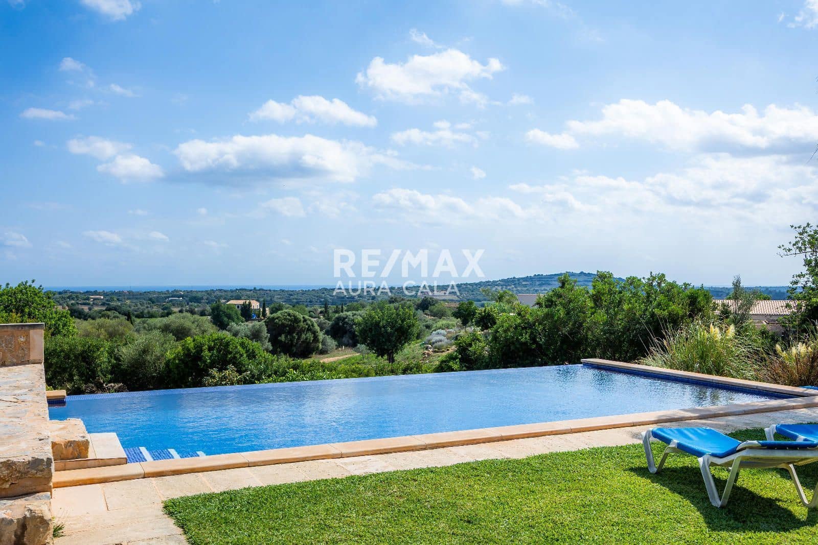 4 bedroom Villa for sale in Sant Llorenc des Cardassar with pool - € 1,849,000 (Ref: 9456556)