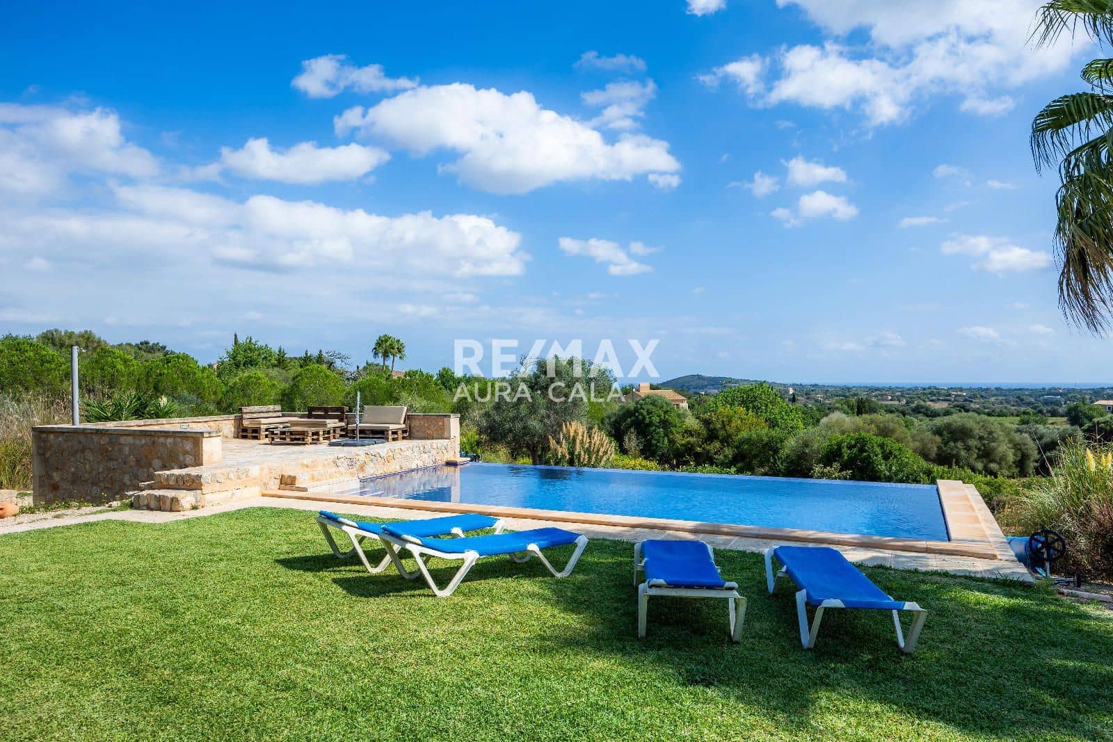 4 bedroom Villa for sale in Sant Llorenc des Cardassar with pool - € 1,849,000 (Ref: 9456556)