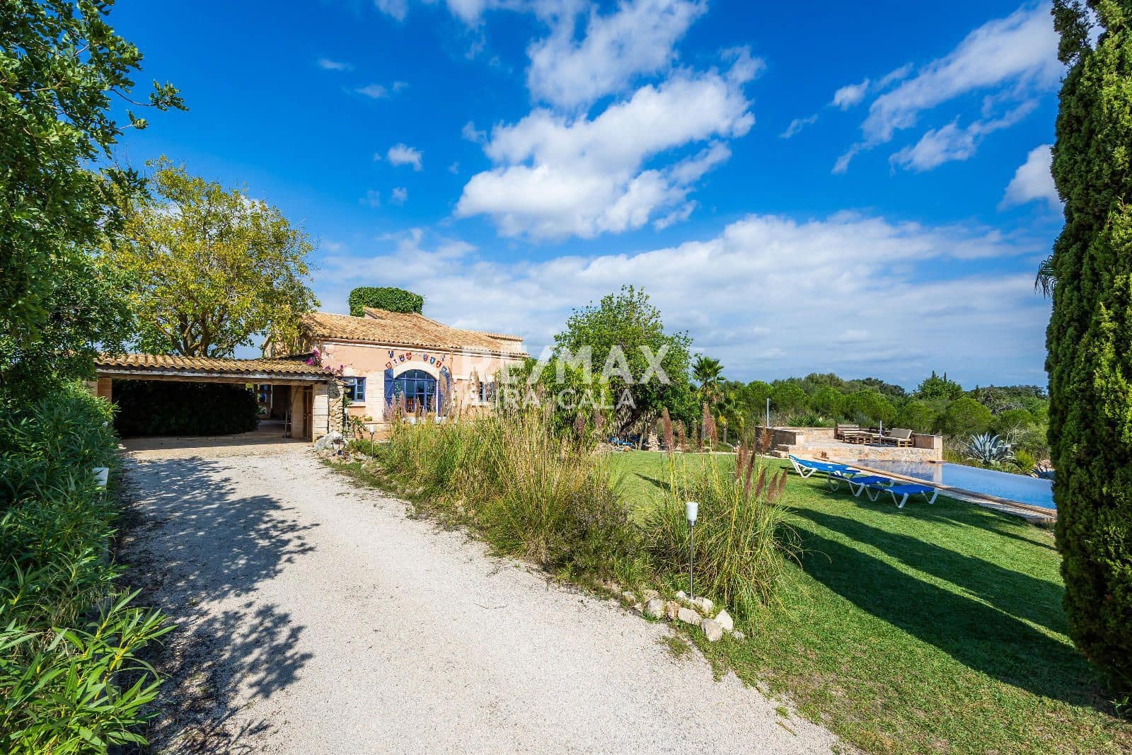 4 bedroom Villa for sale in Sant Llorenc des Cardassar with pool - € 1,849,000 (Ref: 9456556)