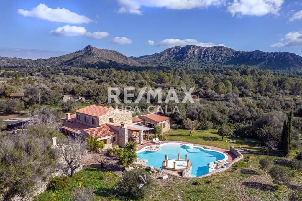 6 bedroom Villa for sale in Arta with pool - € 2,350,000 (Ref: 9456558)
