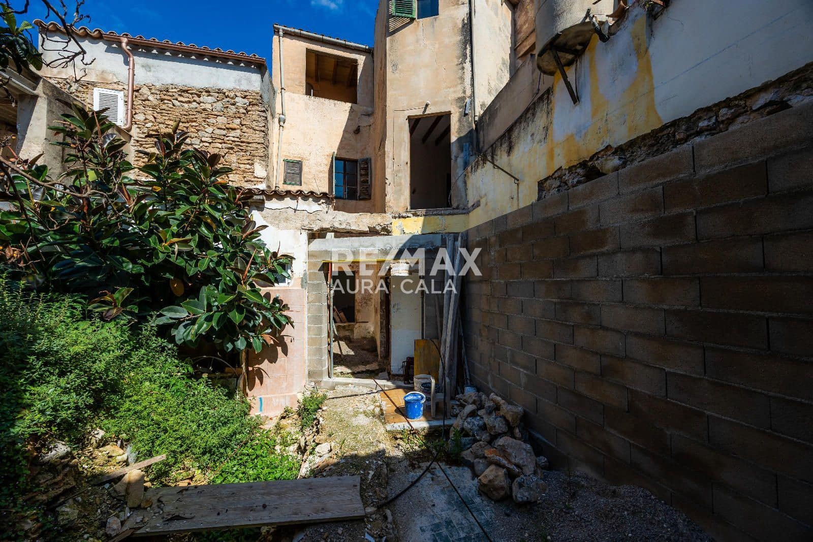 9 bedroom Townhouse for sale in Arta - € 595,000 (Ref: 9456574)