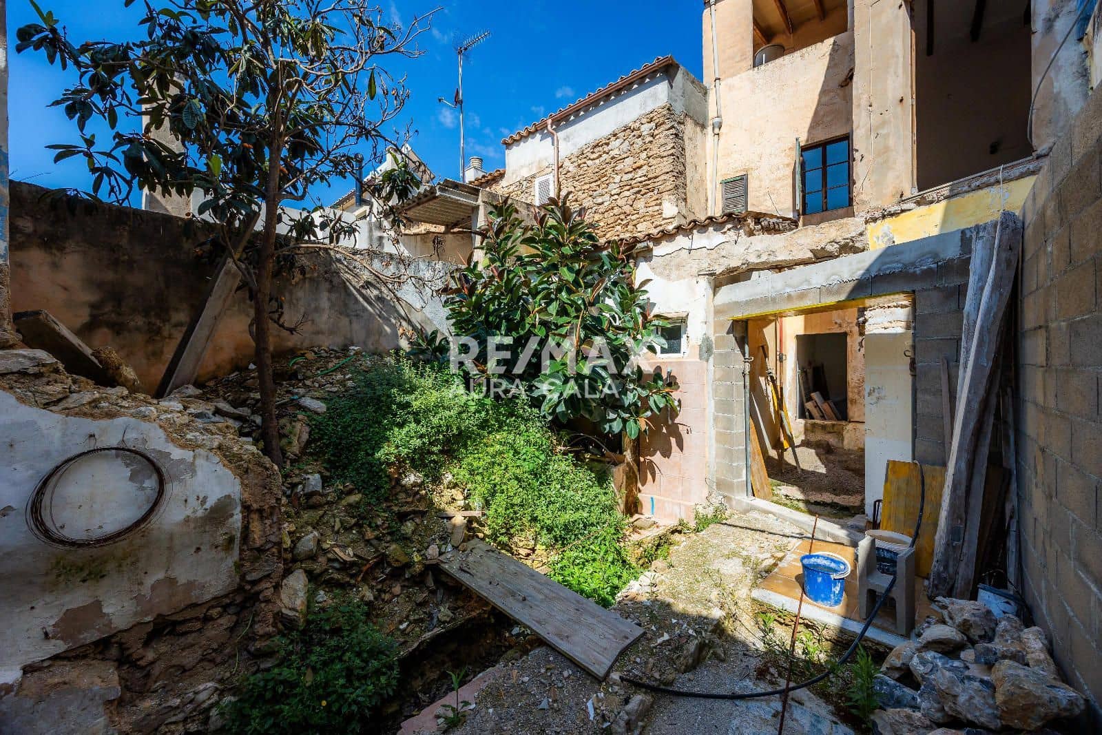 9 bedroom Townhouse for sale in Arta - € 595,000 (Ref: 9456574)