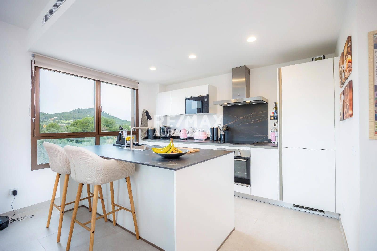 3 bedroom Flat for sale in Cala Bona with garage - € 429,000 (Ref: 9550308)