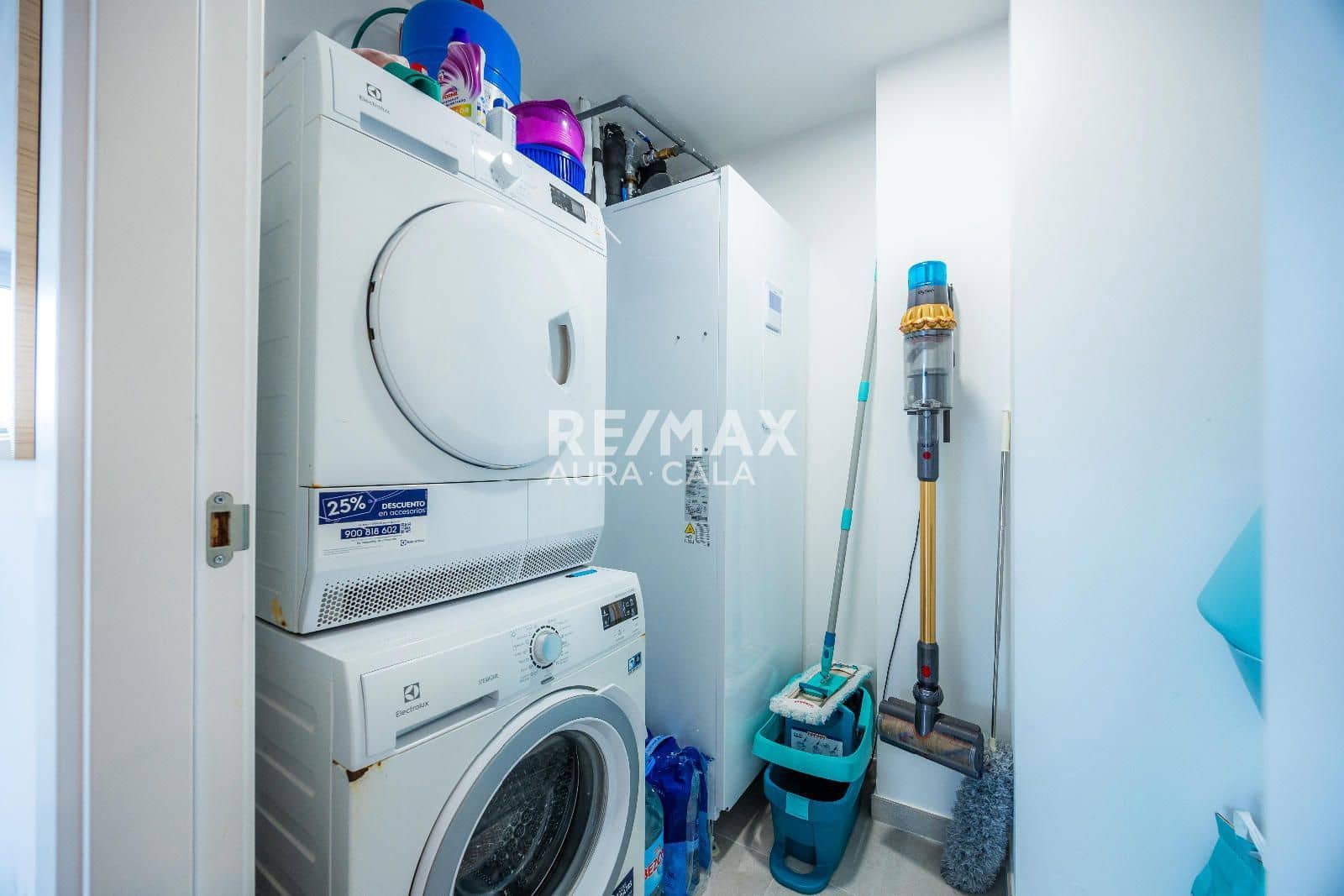 3 bedroom Flat for sale in Cala Bona with garage - € 429,000 (Ref: 9550308)