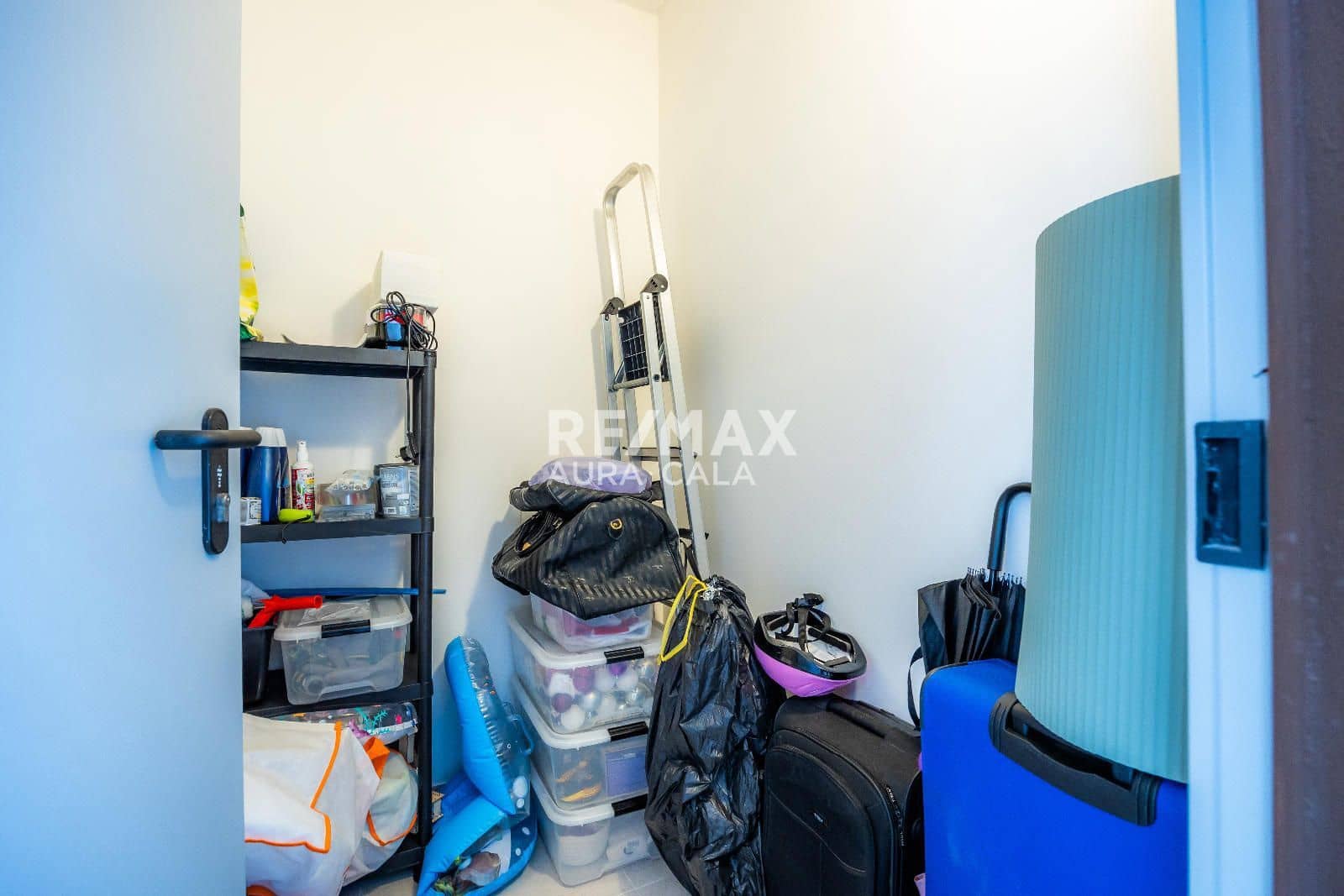 3 bedroom Flat for sale in Cala Bona with garage - € 429,000 (Ref: 9550308)