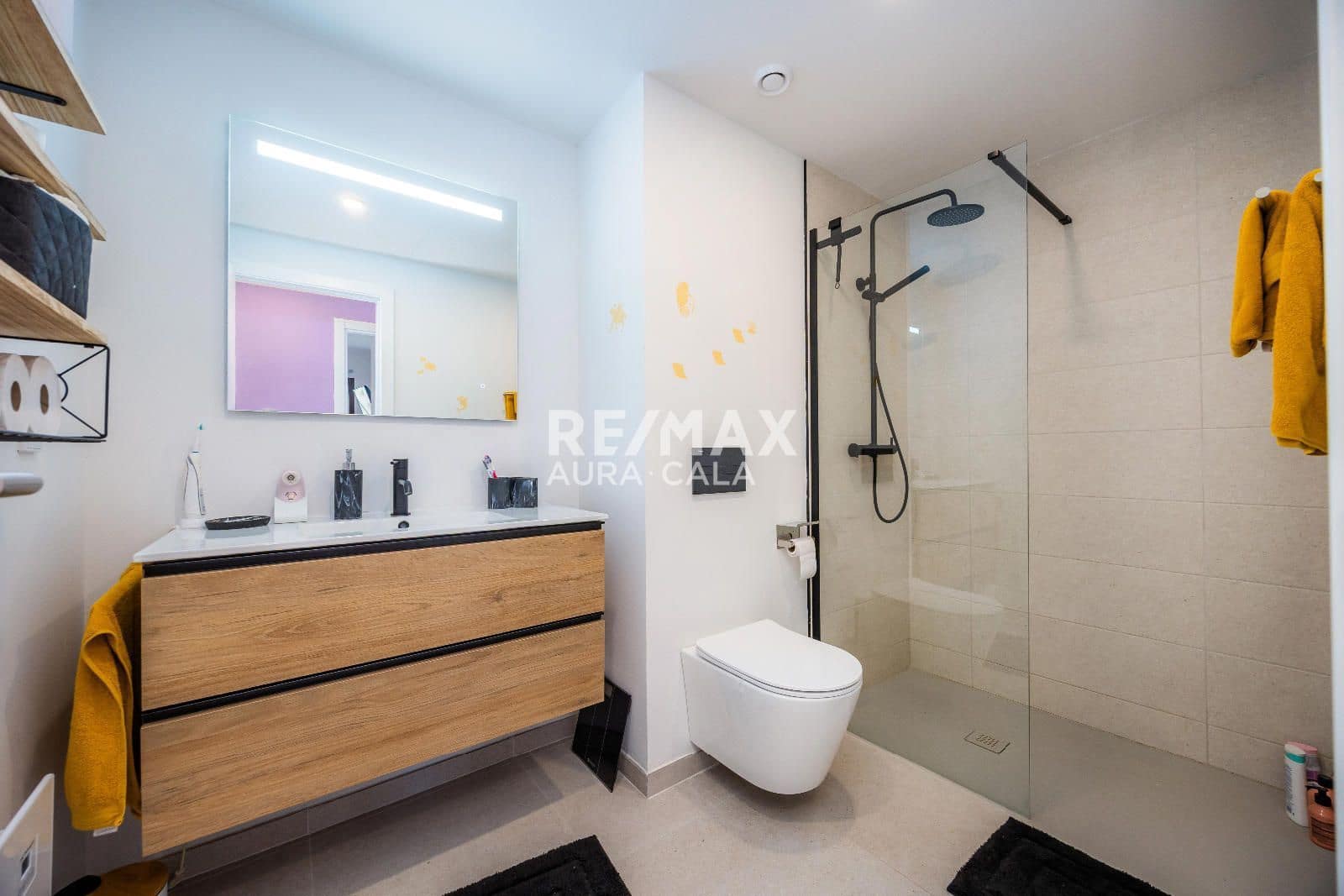 3 bedroom Flat for sale in Cala Bona with garage - € 429,000 (Ref: 9550308)