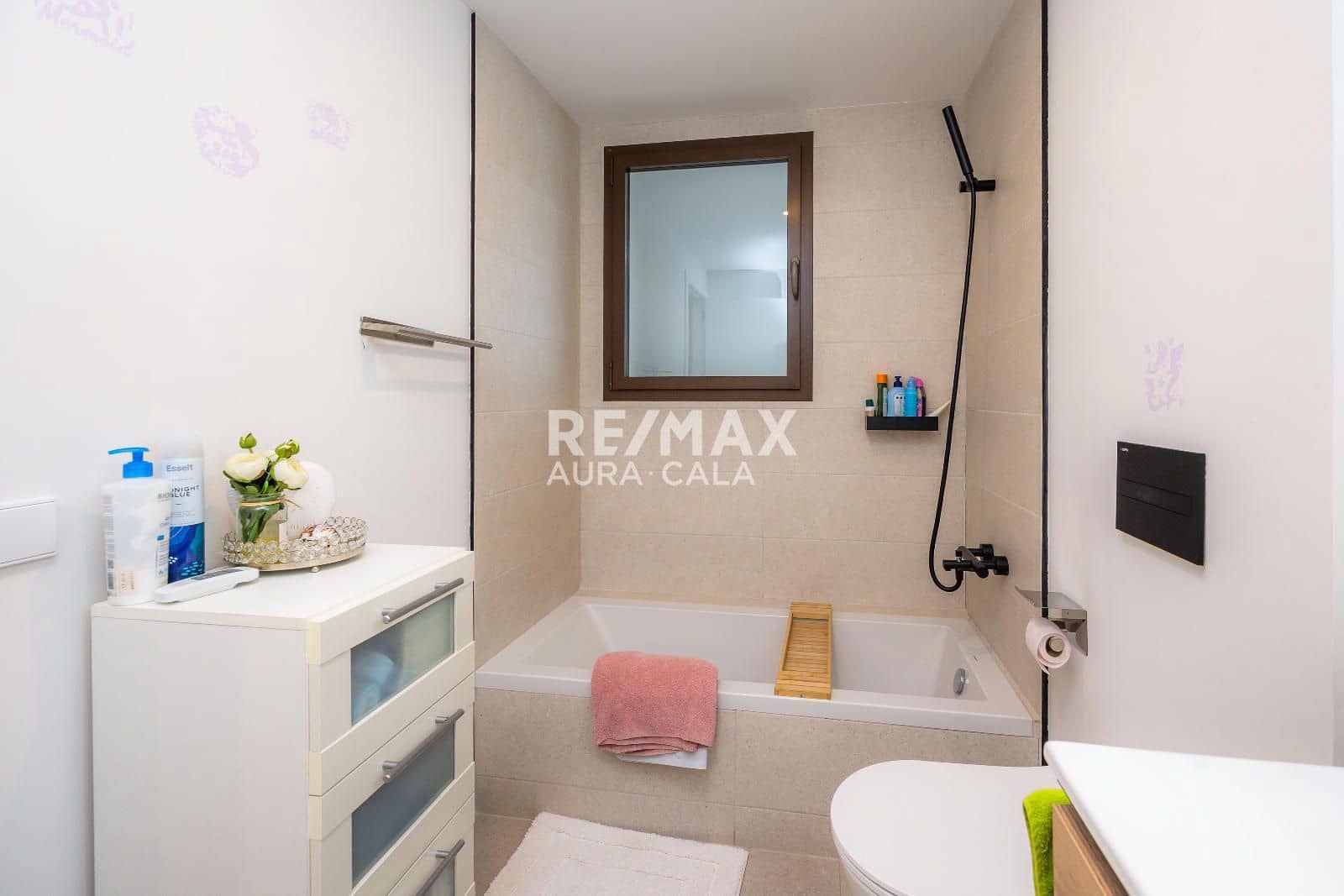 3 bedroom Flat for sale in Cala Bona with garage - € 429,000 (Ref: 9550308)