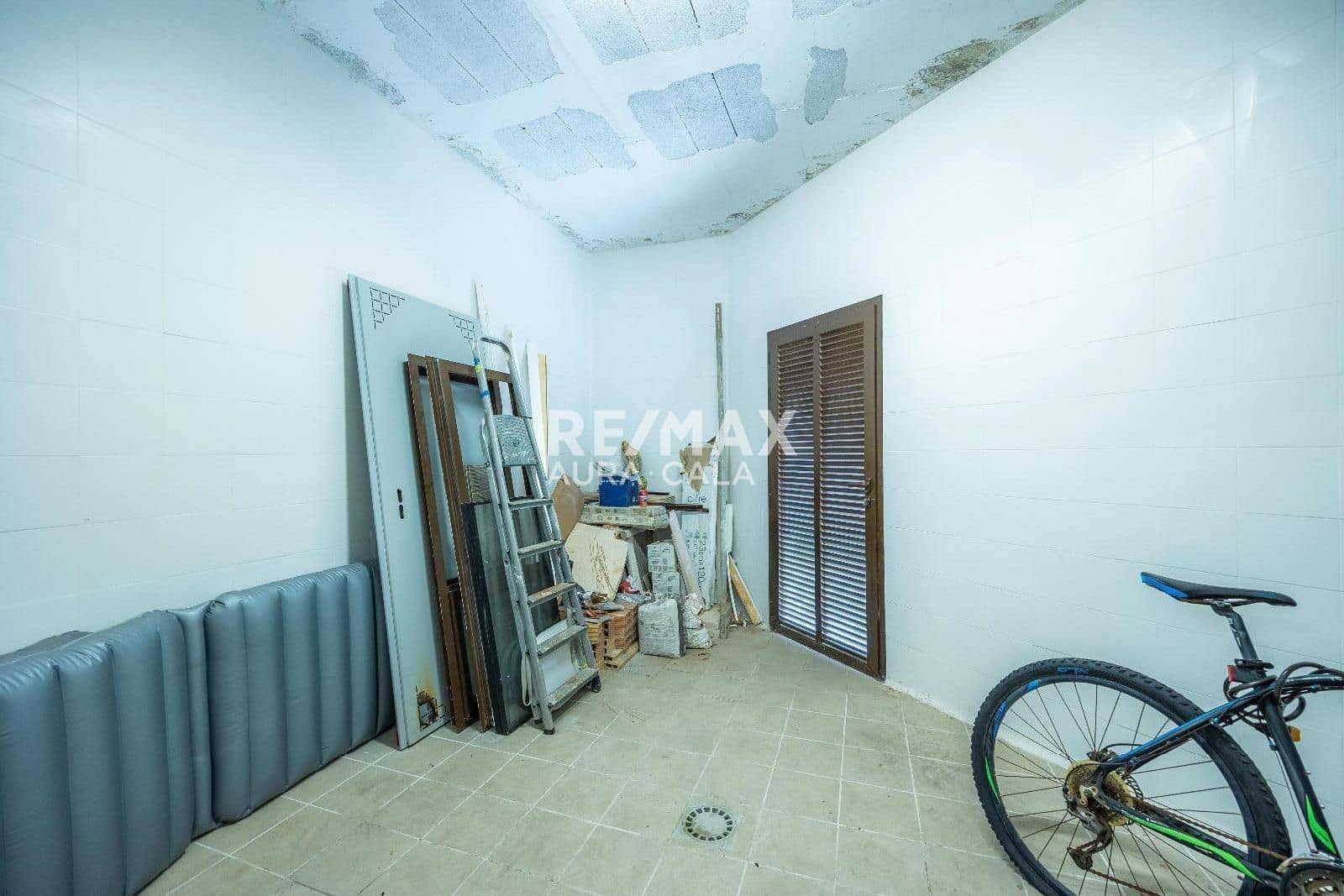 3 bedroom Flat for sale in Cala Bona with garage - € 429,000 (Ref: 9550308)