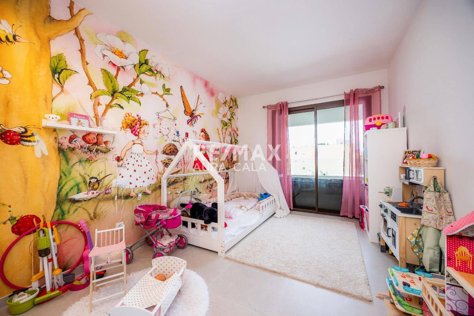 3 bedroom Flat for sale in Cala Bona with garage - € 429,000 (Ref: 9550308)