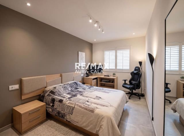 3 bedroom Flat for sale in Cala Ratjada, Capdepera with garage - € 335,000 (Ref: 9691338)
