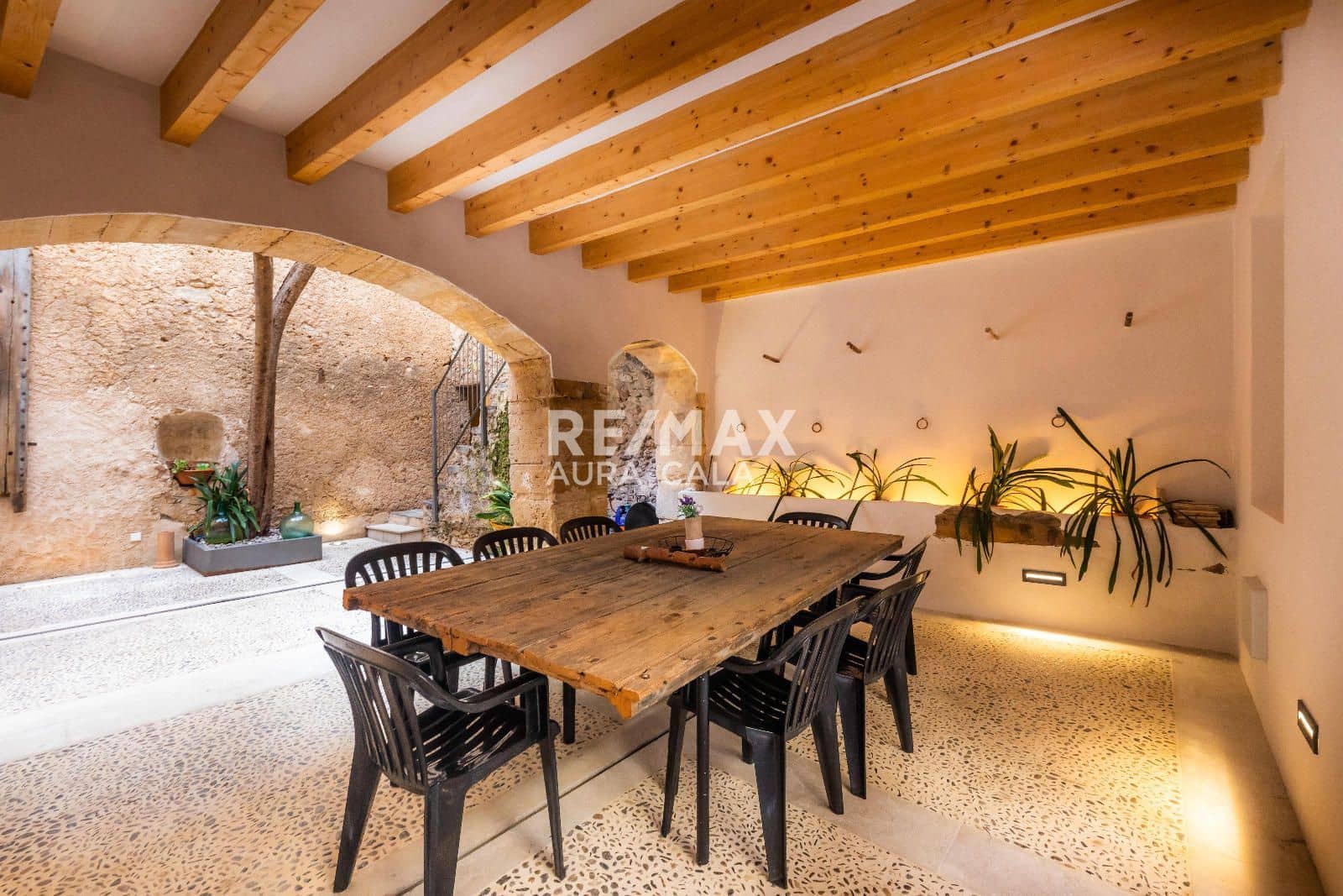 6 soveværelse Byhus til salg i Arta med swimmingpool - € 1.520.000 (Ref: 9714224)