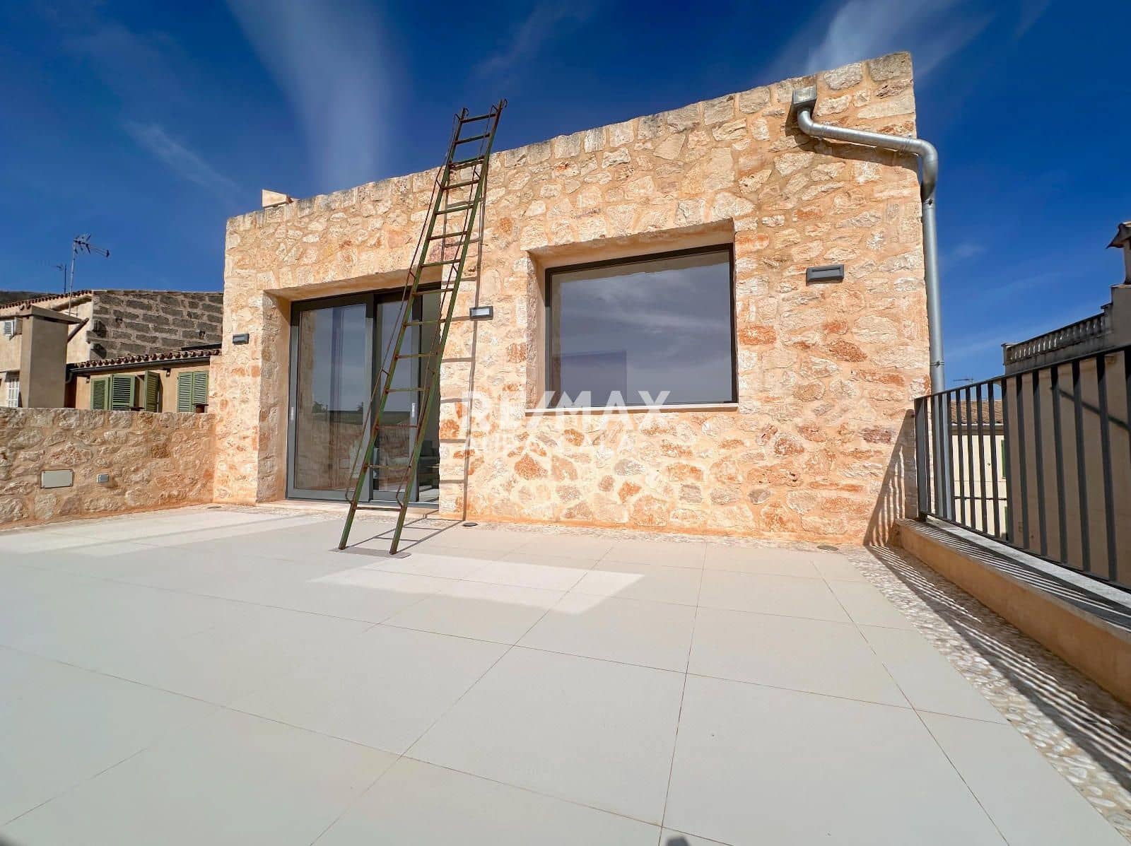 4 sypialnia Willa na sprzedaż w Ariany z garażem - 1 060 000 € (Ref: 9777122)