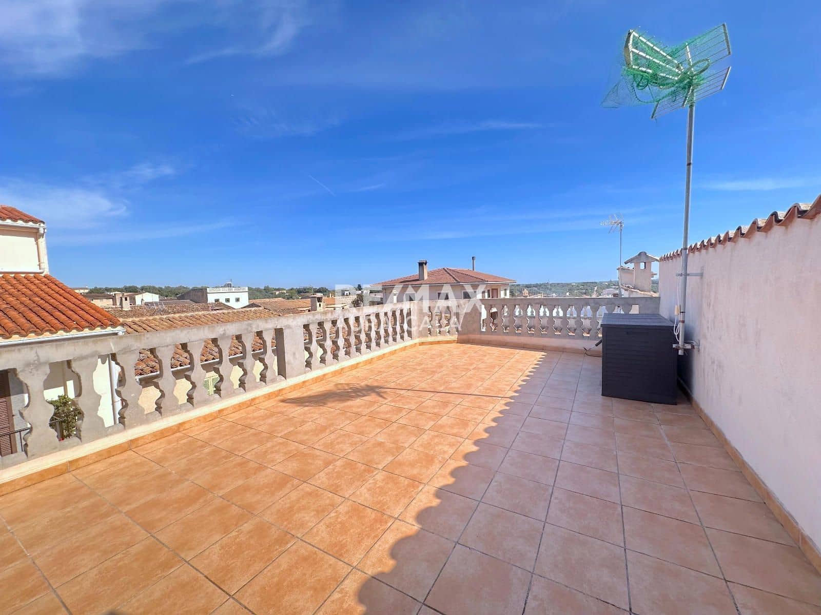 4 sypialnia Willa na sprzedaż w Ariany z garażem - 1 060 000 € (Ref: 9777122)