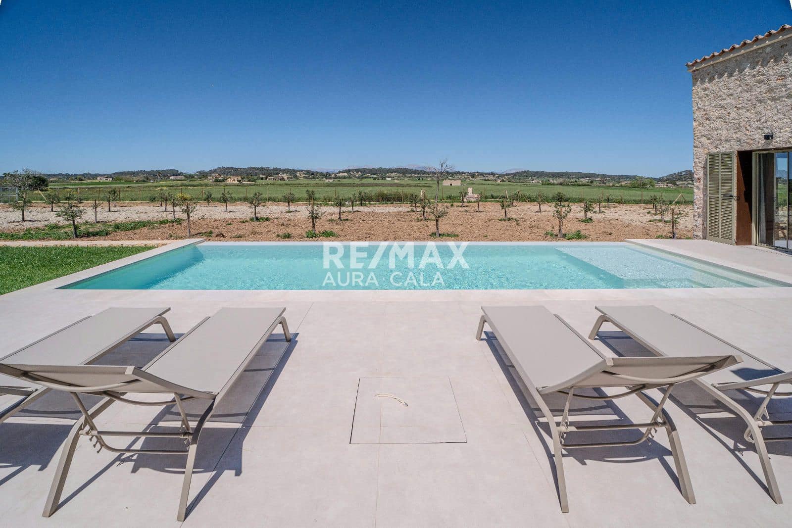 4 bedroom Villa for sale in Sineu with pool garage - € 2,400,000 (Ref: 9783905)