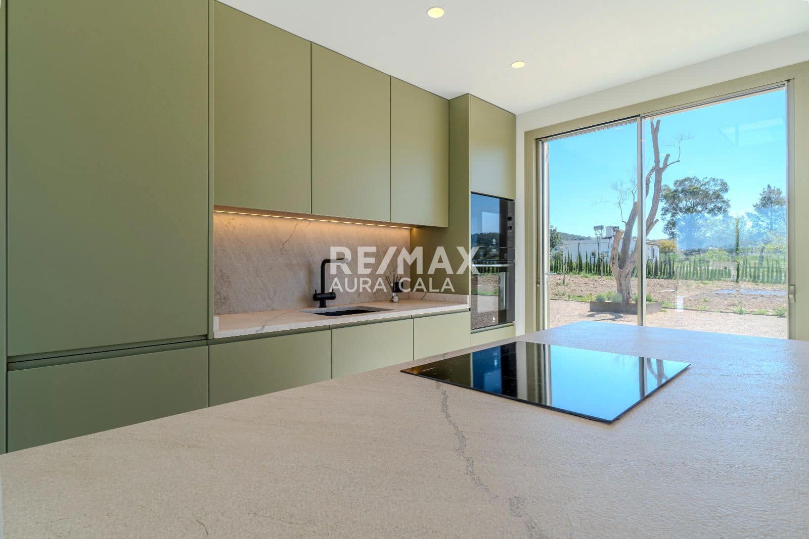 4 bedroom Villa for sale in Sineu with pool garage - € 2,400,000 (Ref: 9783905)