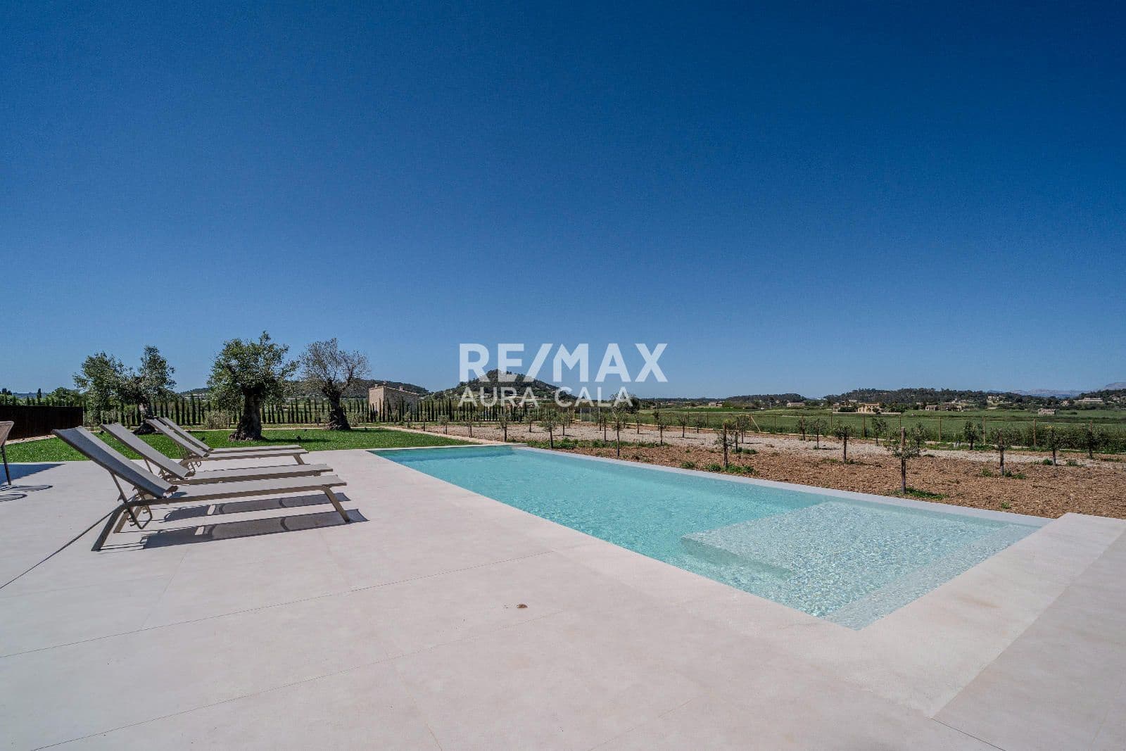 4 bedroom Villa for sale in Sineu with pool garage - € 2,400,000 (Ref: 9783905)