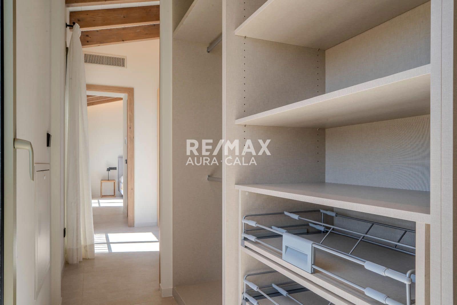 4 bedroom Villa for sale in Sineu with pool garage - € 2,400,000 (Ref: 9783905)