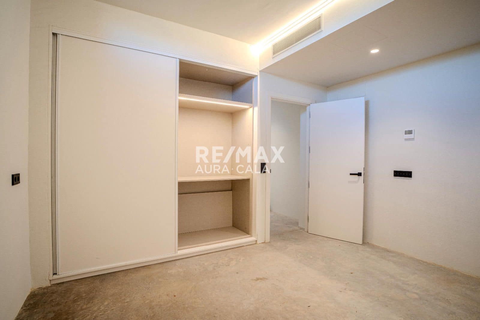 4 bedroom Villa for sale in Sineu with pool garage - € 2,400,000 (Ref: 9783905)