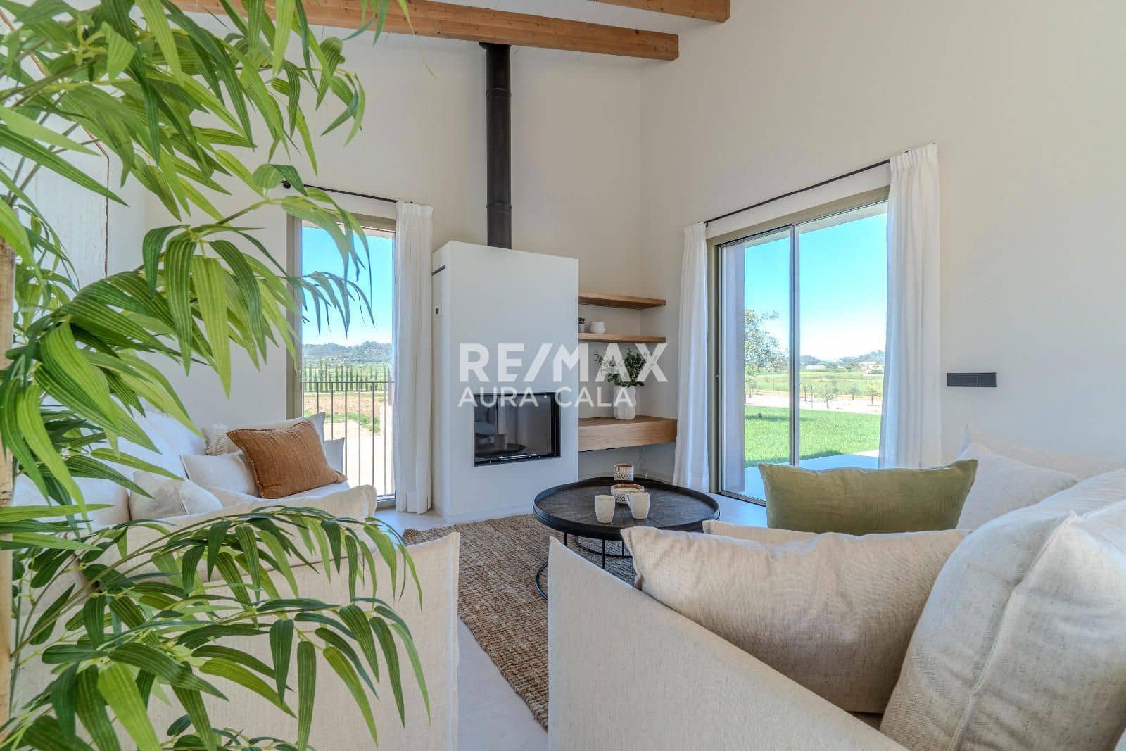 4 bedroom Villa for sale in Sineu with pool garage - € 2,400,000 (Ref: 9783905)