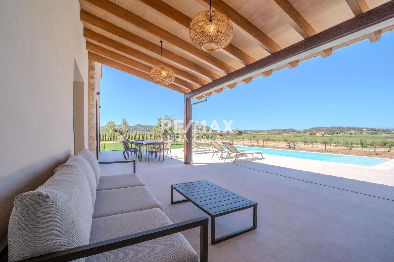 4 bedroom Villa for sale in Sineu with pool garage - € 2,400,000 (Ref: 9783905)