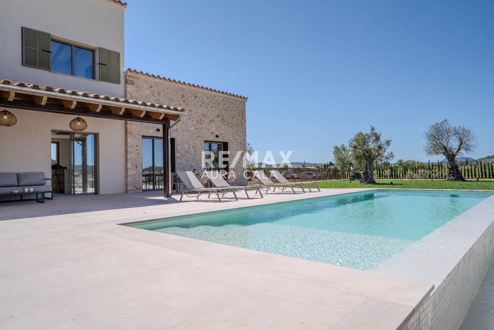 4 bedroom Villa for sale in Sineu with pool garage - € 2,400,000 (Ref: 9783905)