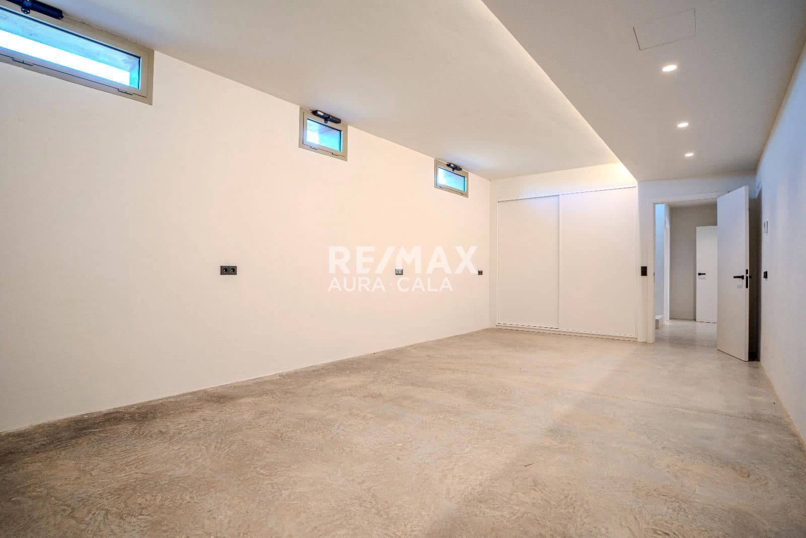 4 bedroom Villa for sale in Sineu with pool garage - € 2,400,000 (Ref: 9783905)