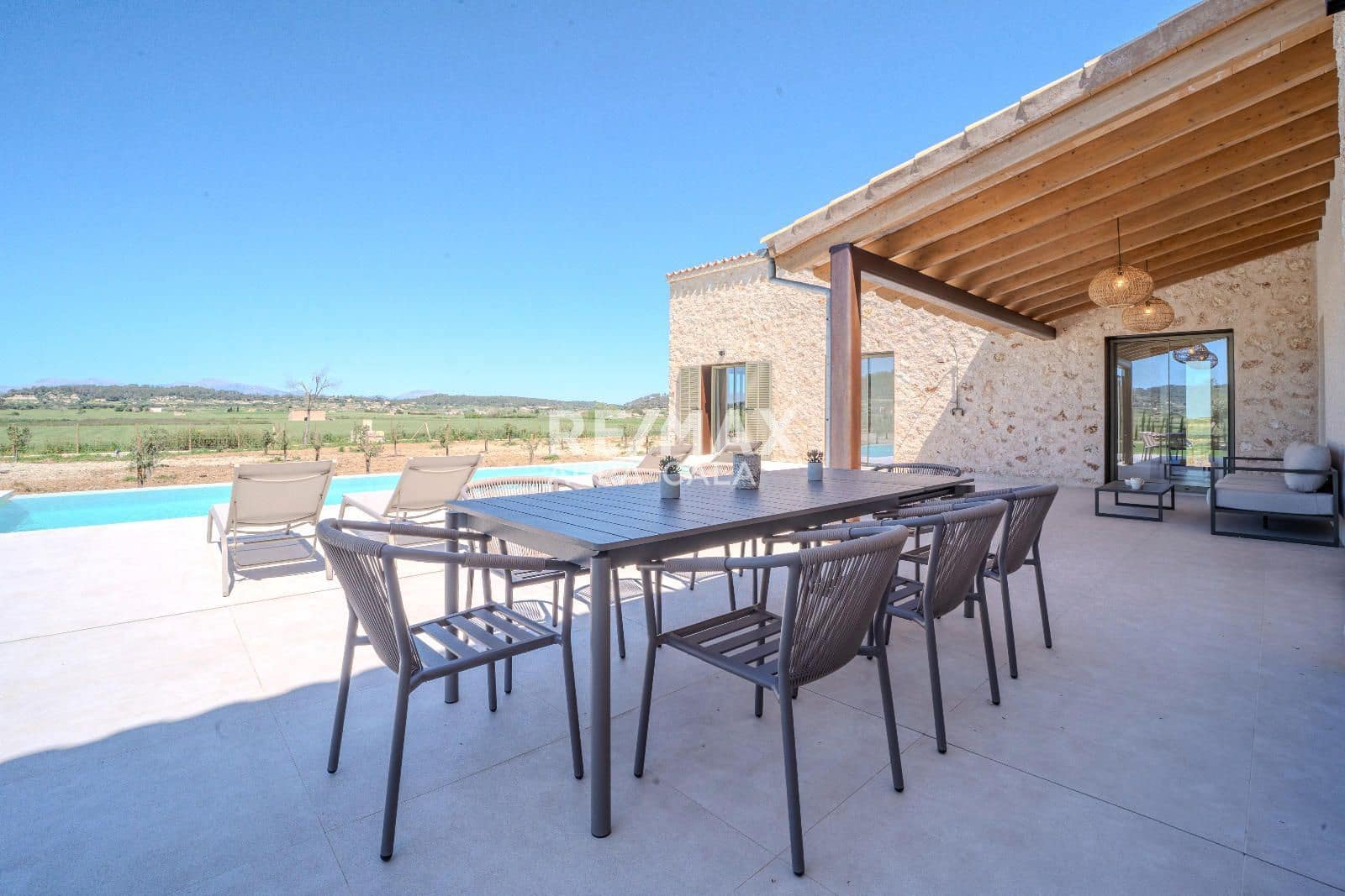 4 bedroom Villa for sale in Sineu with pool garage - € 2,400,000 (Ref: 9783905)