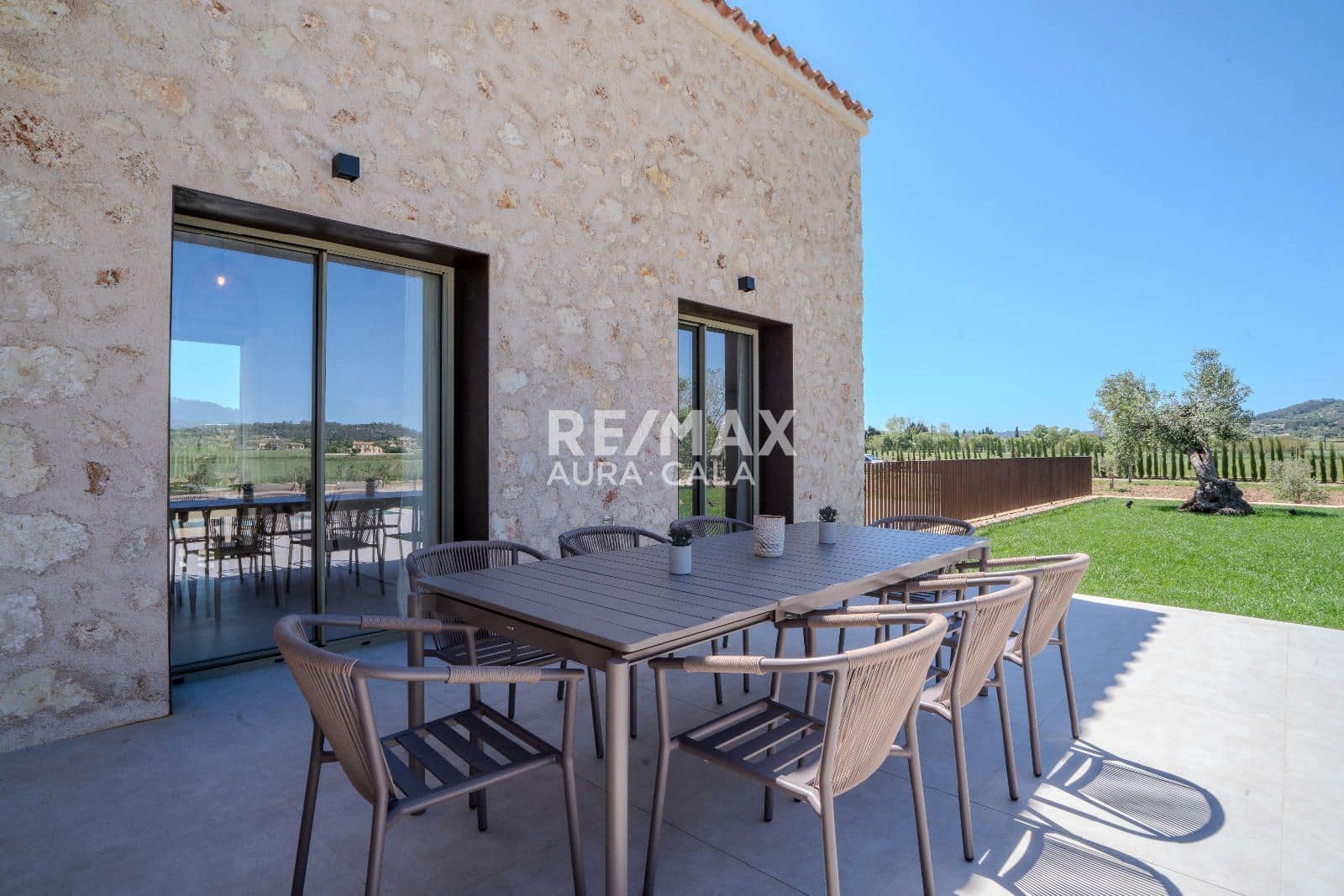 4 bedroom Villa for sale in Sineu with pool garage - € 2,400,000 (Ref: 9783905)
