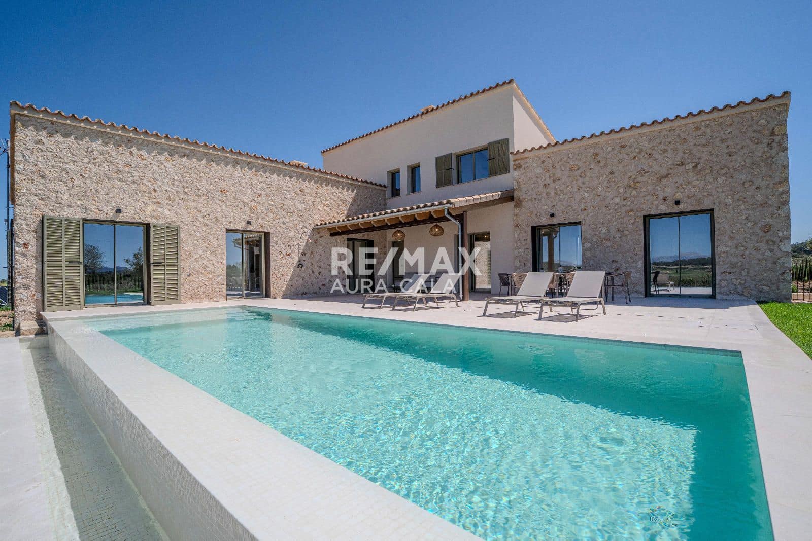4 bedroom Villa for sale in Sineu with pool garage - € 2,400,000 (Ref: 9783905)