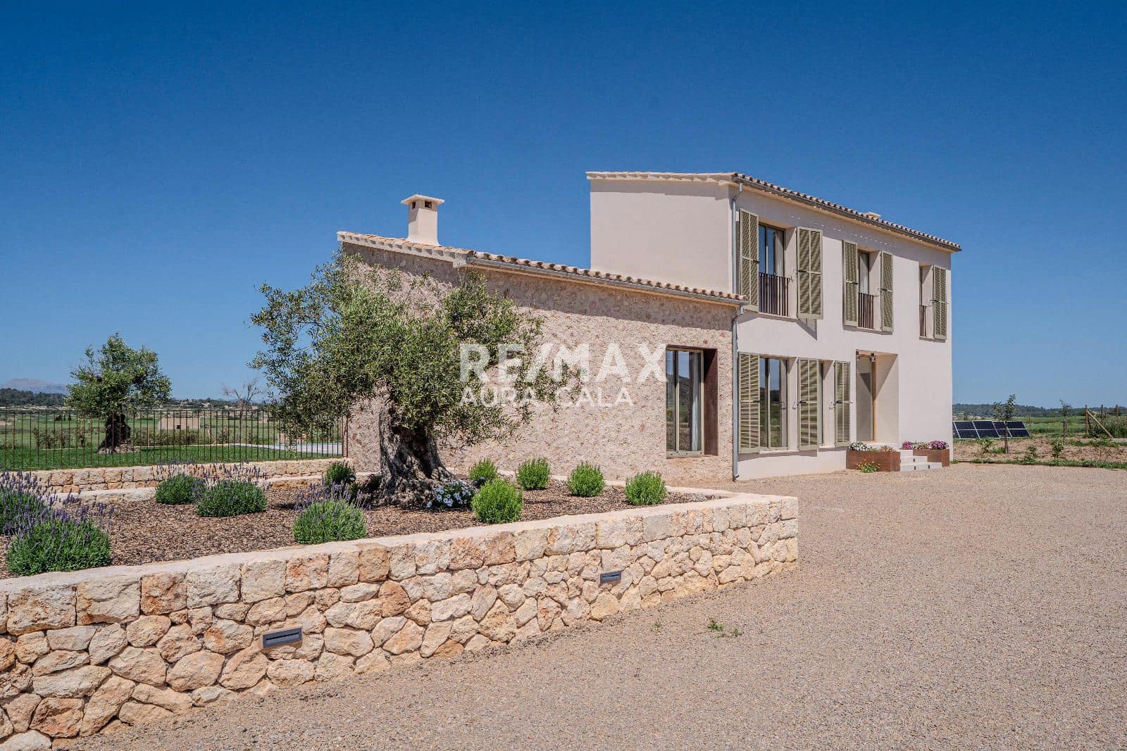 4 bedroom Villa for sale in Sineu with pool garage - € 2,400,000 (Ref: 9783905)