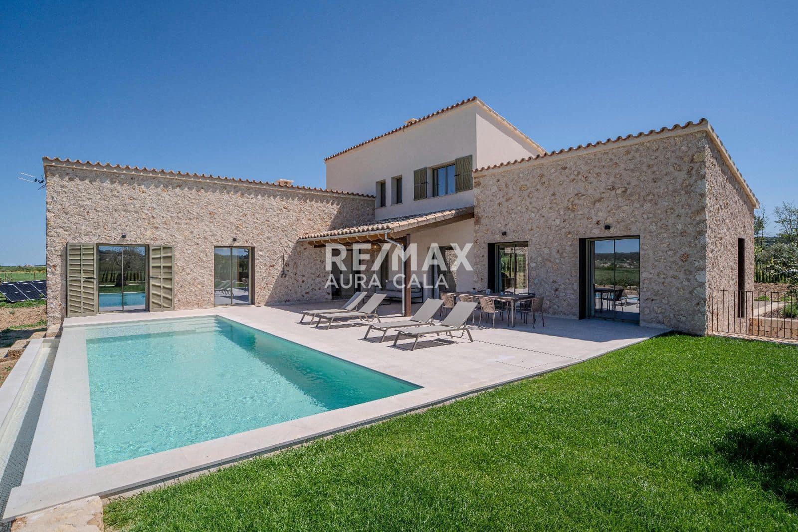 4 bedroom Villa for sale in Sineu with pool garage - € 2,400,000 (Ref: 9783905)