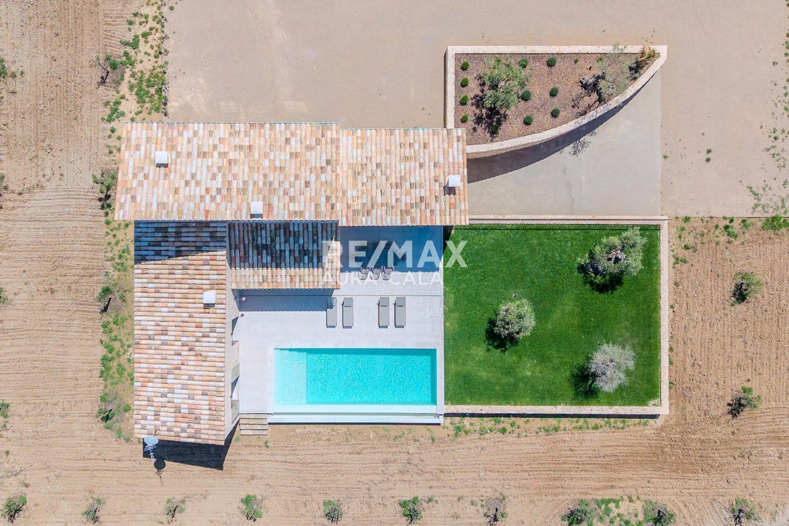 4 bedroom Villa for sale in Sineu with pool garage - € 2,400,000 (Ref: 9783905)