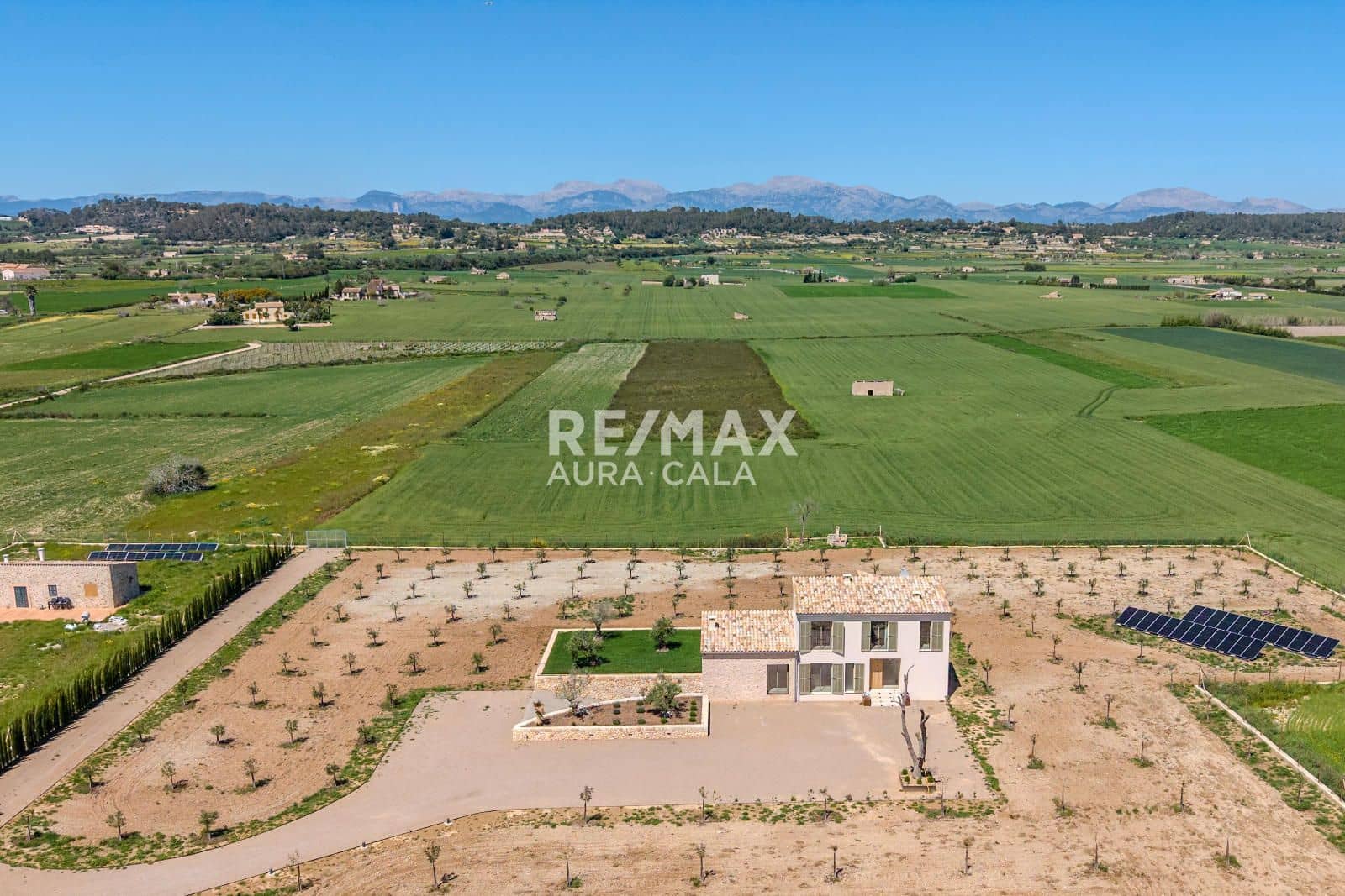 4 bedroom Villa for sale in Sineu with pool garage - € 2,400,000 (Ref: 9783905)