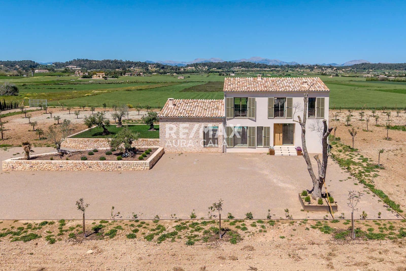 4 bedroom Villa for sale in Sineu with pool garage - € 2,400,000 (Ref: 9783905)