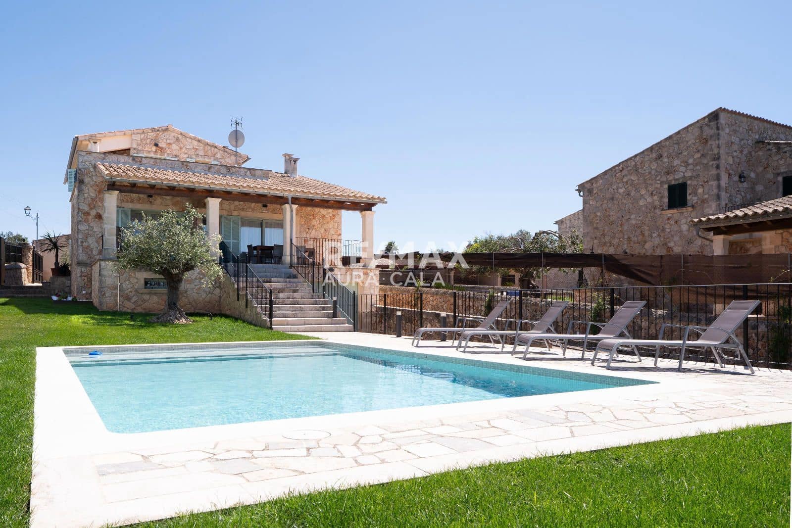 3 bedroom Villa for sale in Sineu with pool garage - € 1,400,000 (Ref: 9787974)