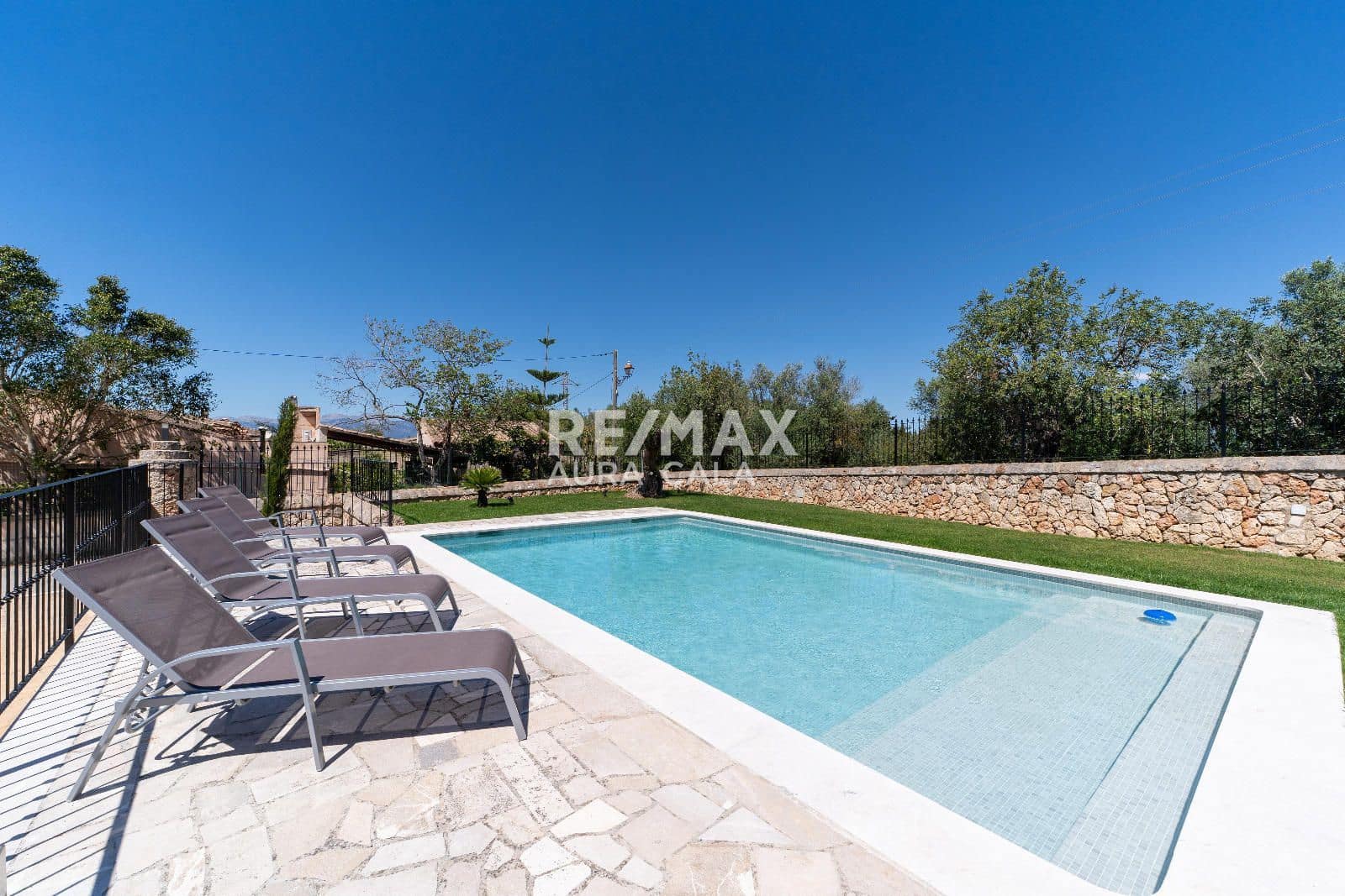 3 bedroom Villa for sale in Sineu with pool garage - € 1,400,000 (Ref: 9787974)