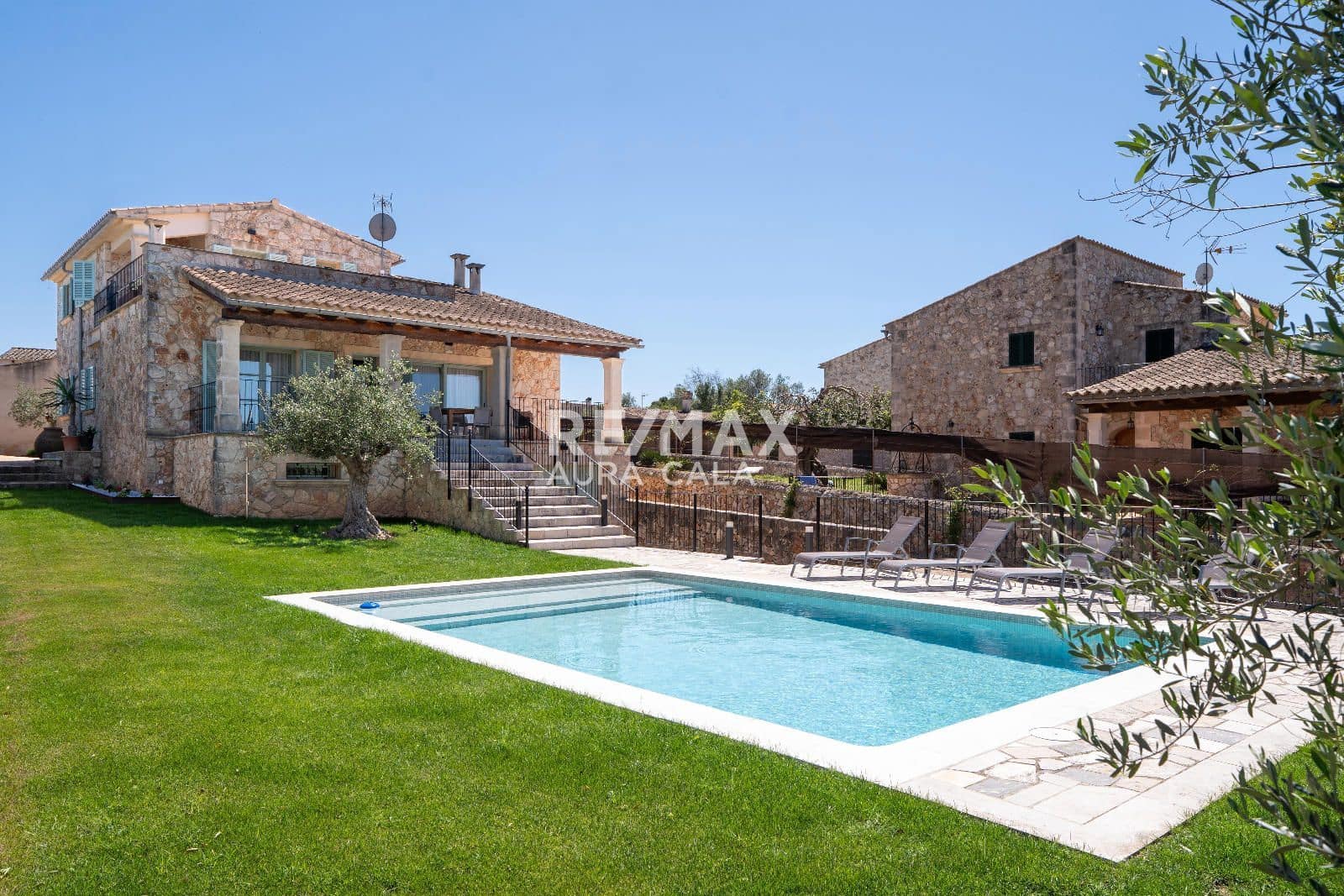 3 bedroom Villa for sale in Sineu with pool garage - € 1,400,000 (Ref: 9787974)