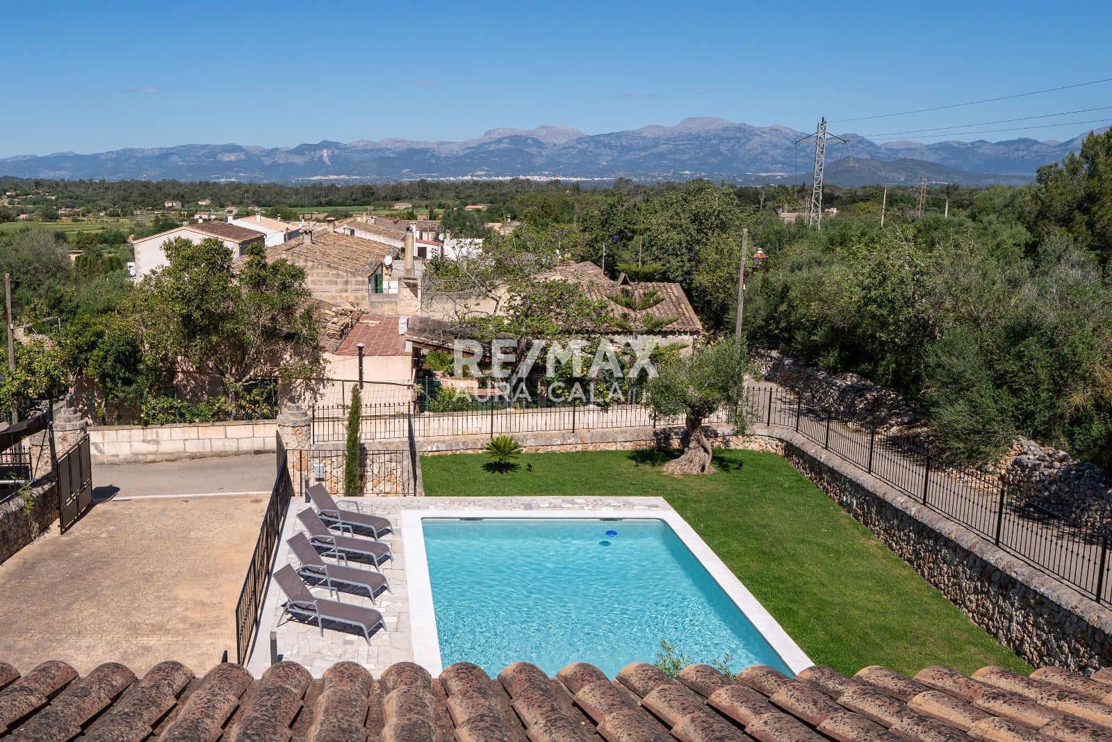 3 bedroom Villa for sale in Sineu with pool garage - € 1,400,000 (Ref: 9787974)