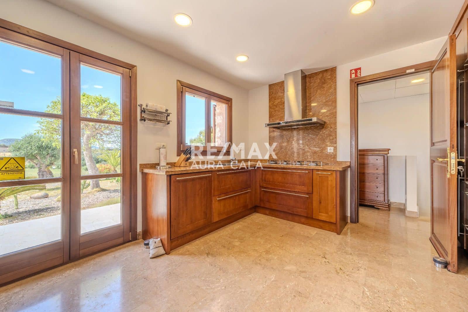 3 bedroom Villa for sale in Manacor with pool garage - € 1,890,000 (Ref: 9816266)