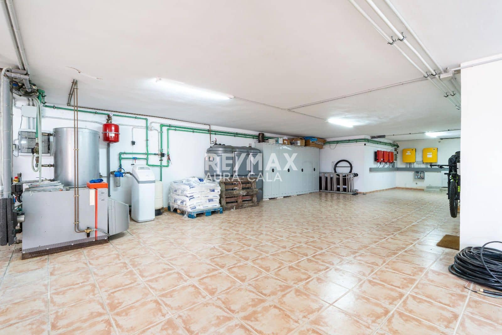3 bedroom Villa for sale in Manacor with pool garage - € 1,890,000 (Ref: 9816266)