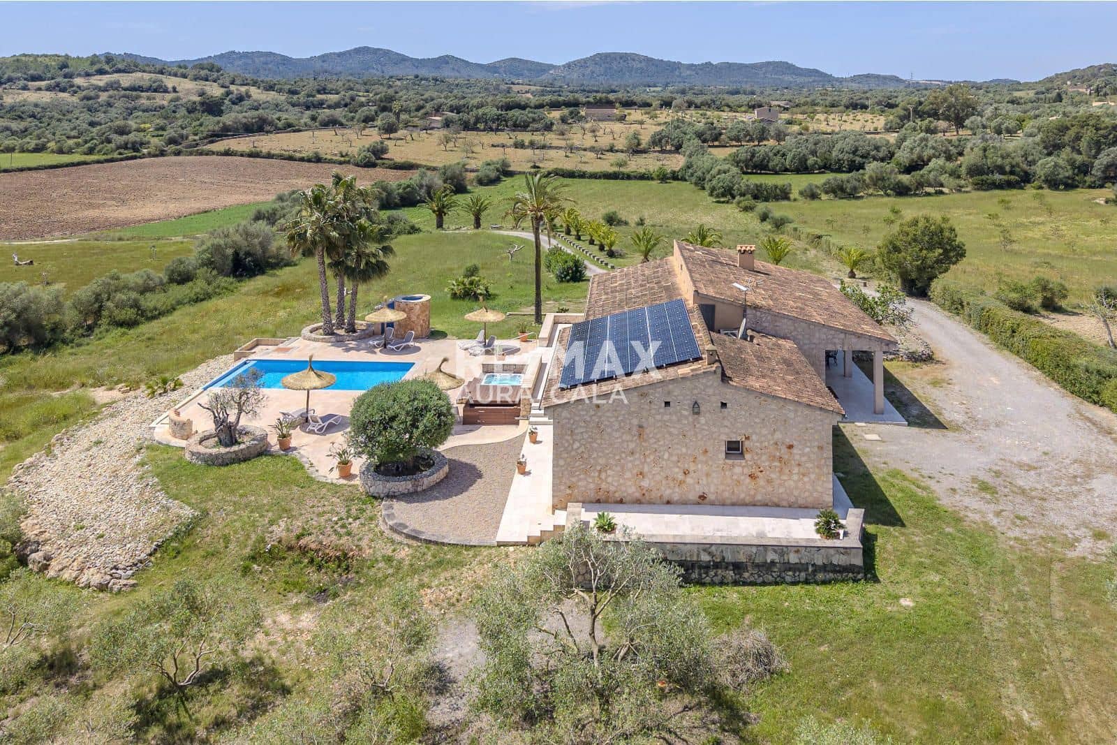 3 bedroom Villa for sale in Manacor with pool garage - € 1,890,000 (Ref: 9816266)