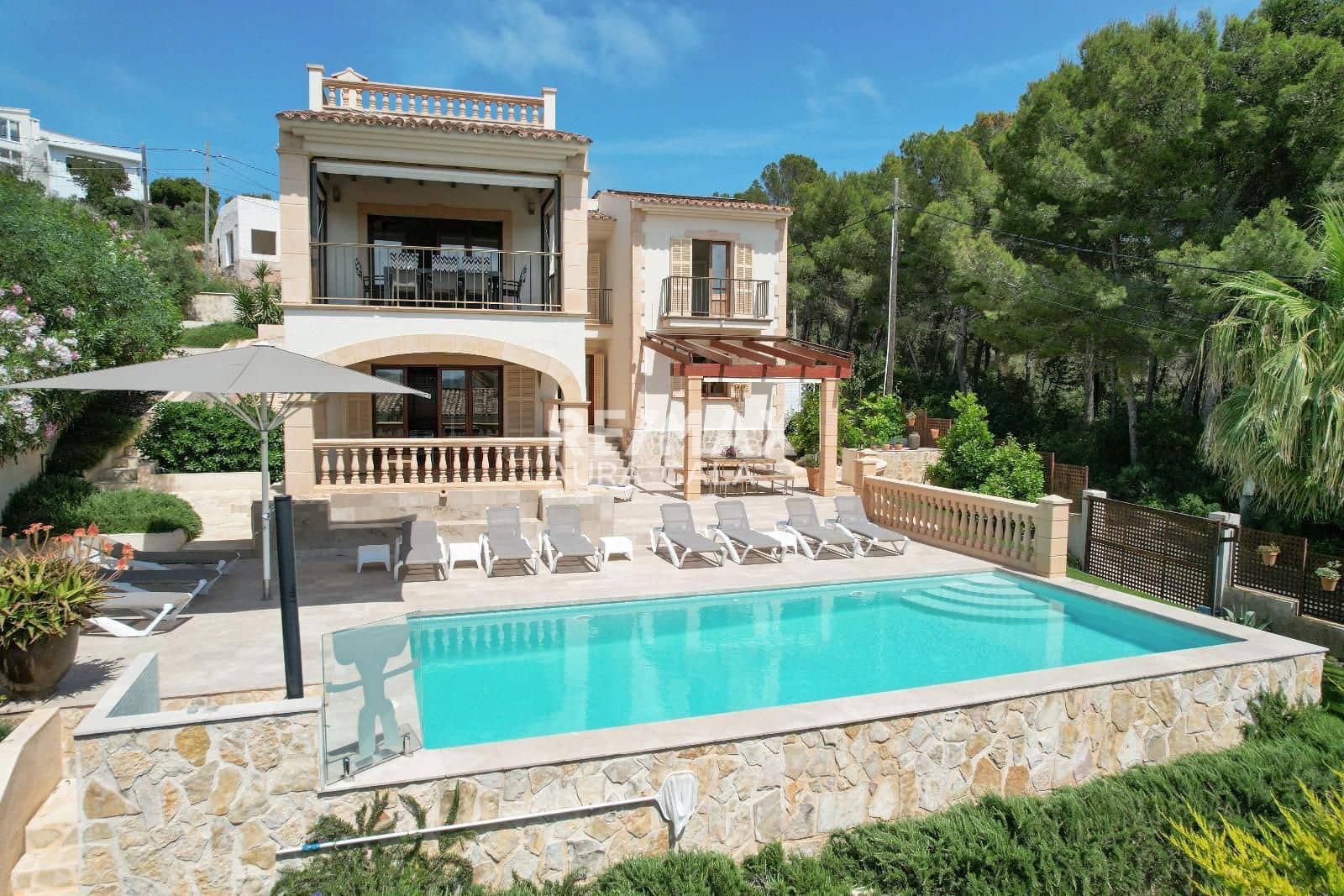 7 soveværelse Villa til salg i Cala Ratjada med swimmingpool - € 1.750.000 (Ref: 9891405)