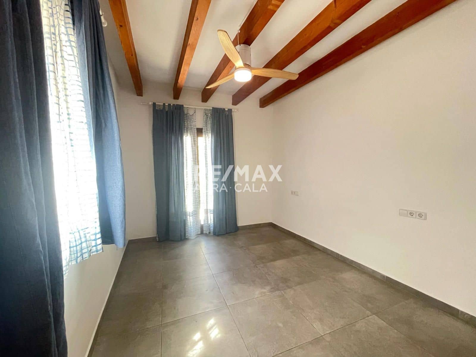 Chalet de 3 habitaciones en Sant Llorenç des Cardassar en alquiler - 2.600 € (Ref: 9892712)