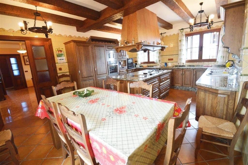 7 makuuhuone Huvila myytävänä paikassa Villanueva de la Concepcion mukana uima-altaan 
autotalli - 595 000 € (Ref: 10019275)