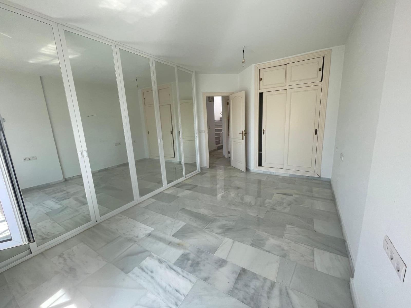 3 bedroom Terraced Villa for sale in Arroyo de la Miel with pool garage - € 449,000 (Ref: 10019276)