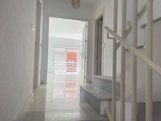 3 slaapkamer Rijtjeshuis te koop in Arroyo de la Miel, Benalmádena met zwembad garage - € 449.000 (Ref: 10019276)